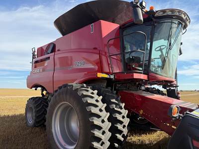Case IH 7250 Combine