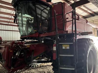Case IH 7250 Combine