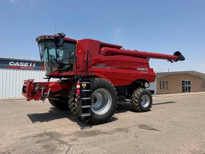Case IH 7250 Combine