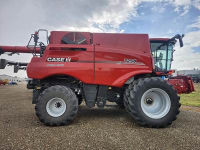 Case IH 7250 Combine