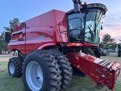 Case IH 7250 Combine