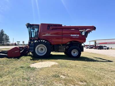 Case IH 7260 Combine