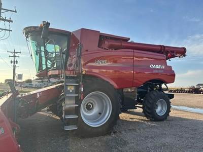 Case IH 7260 Combine