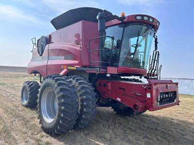 Case IH 8120 Combine