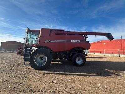 Case IH 8120 Combine