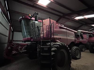 Case IH 8120 Combine