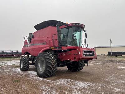 Case IH 8120 Combine