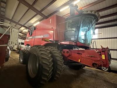 Case IH 8230 Combine