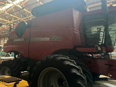 Case IH 8230 Combine