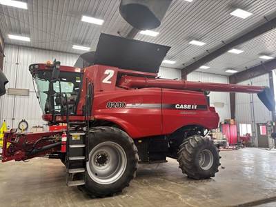 Case IH 8230 Combine