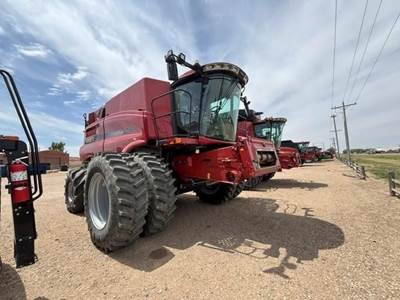 Case IH 8240 Combine