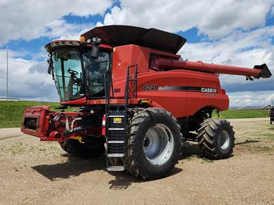 Case IH 8240 Combine