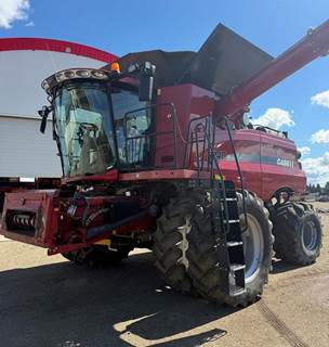 Case IH 8240 Combine