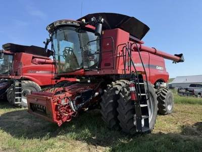 Case IH 8240 Combine