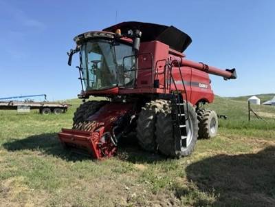 Case IH 8240 Combine