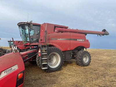 Case IH 8240 Combine