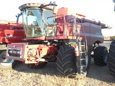 Case IH 8250 Combine