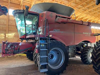 Case IH 8250 Combine