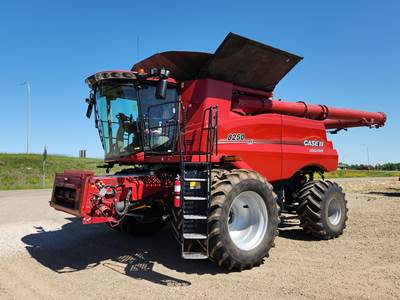 Case IH 8250 Combine
