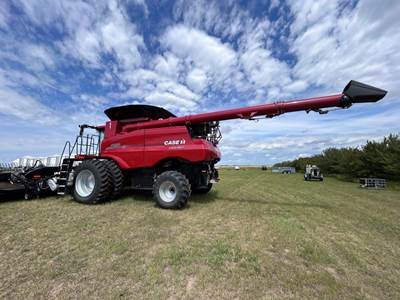 Case IH 8250 Combine