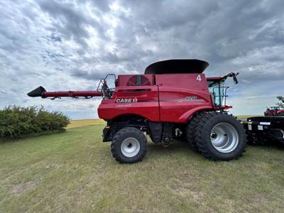 Case IH 8250 Combine