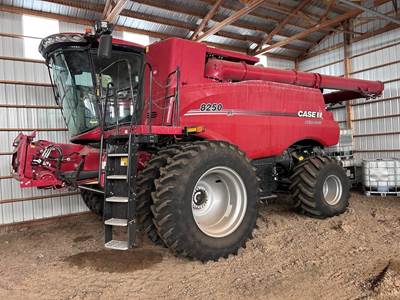 Case IH 8250 Combine
