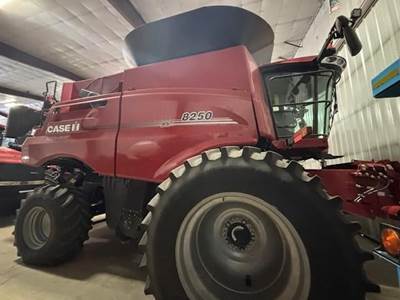 Case IH 8250 Combine