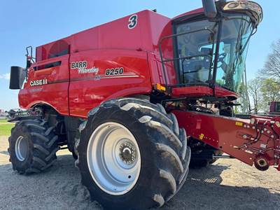 Case IH 8250 Combine
