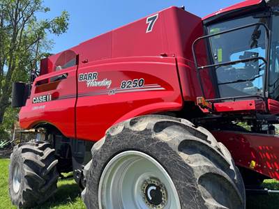 Case IH 8250 Combine