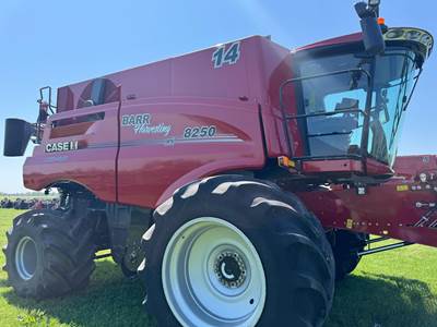 Case IH 8250 Combine