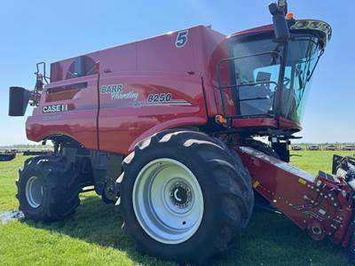 Case IH 8250 Combine