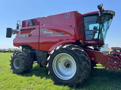 Case IH 8250 Combine