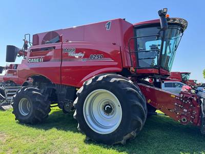 Case IH 8250 Combine