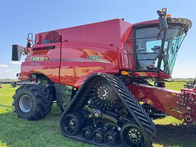 Case IH 8250 Combine