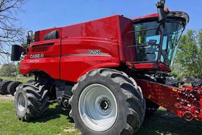 Case IH 8250 Combine