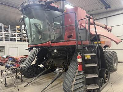 Case IH 8250 Combine