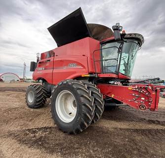 Case IH 8250 Combine