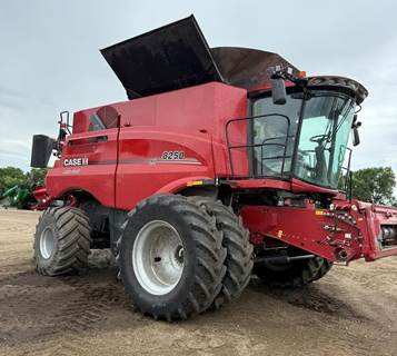 Case IH 8250 Combine