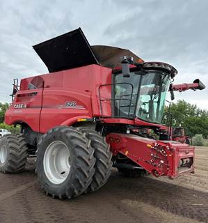 Case IH 8250 Combine