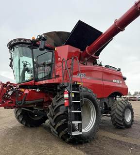 Case IH 8250 Combine