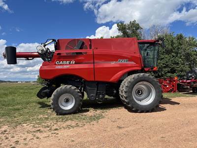 Case IH 8250 Combine