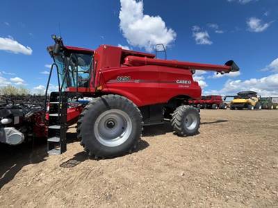 Case IH 8250 Combine