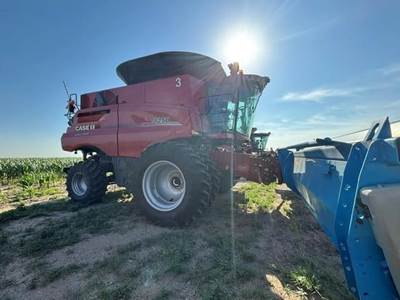 Case IH 8250 Combine
