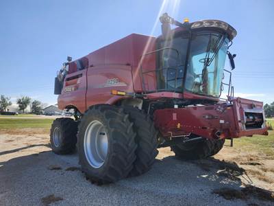 Case IH 8250 Combine