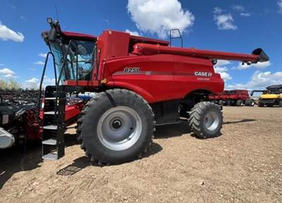 Case IH 8250 Combine