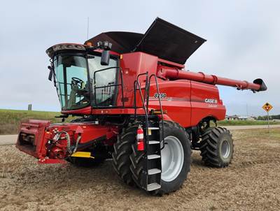 Case IH 8250 Combine