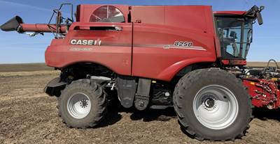 Case IH 8250 Combine