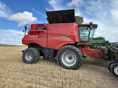 Case IH 8250 Combine