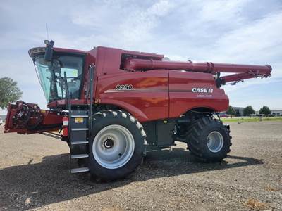 Case IH 8260 Combine