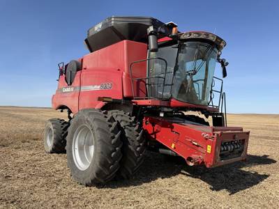 Case IH 9230 Combine
